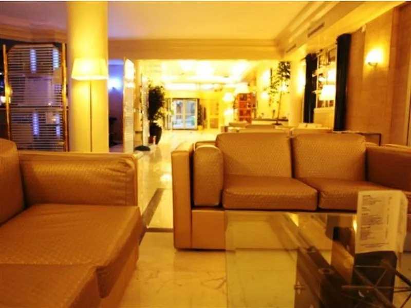 Отель Royal Garden Champs-elysees 4*