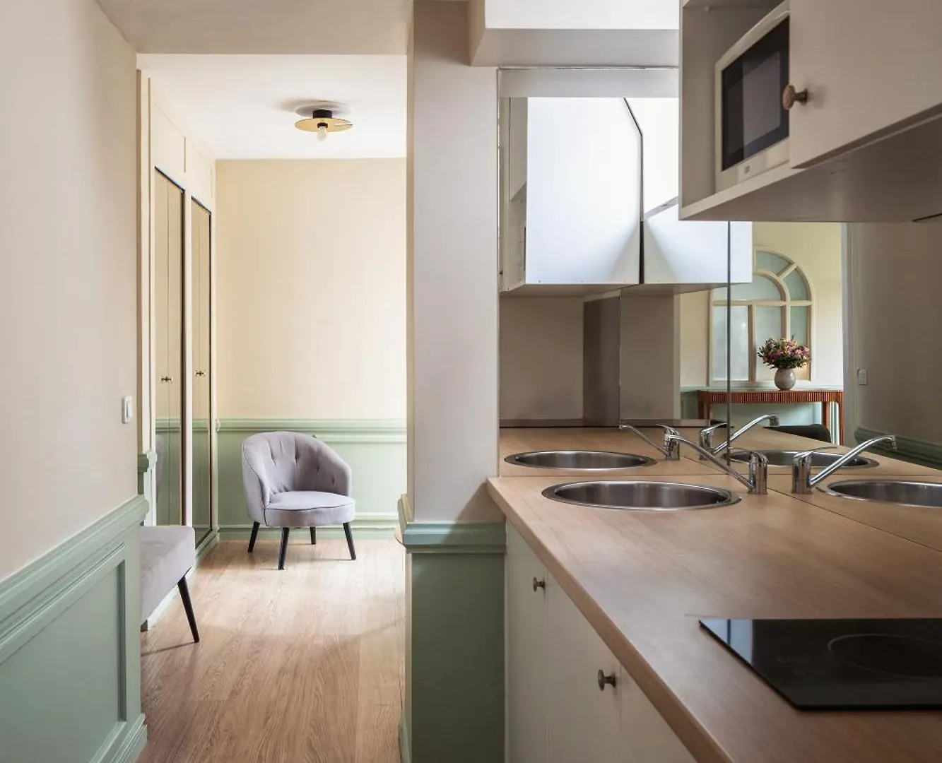 Royal Garden Champs-elysees Hotel 4*