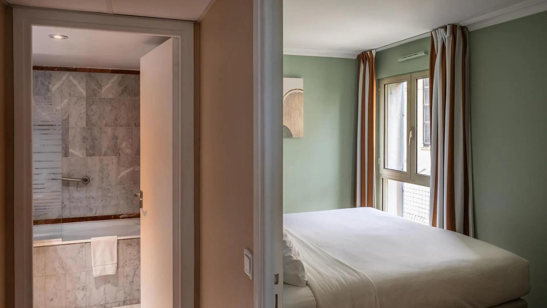 Royal Garden Champs-elysees Hotel