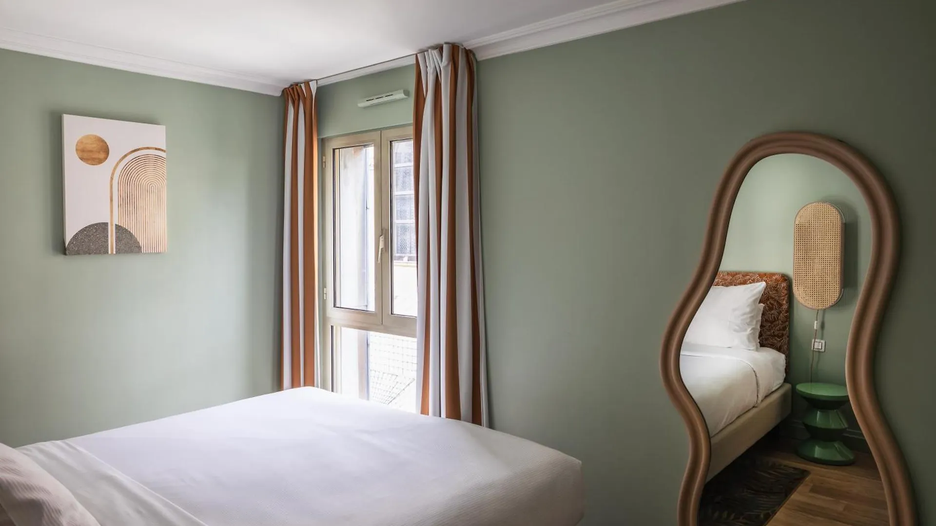 Royal Garden Champs-elysees Hotel 4*