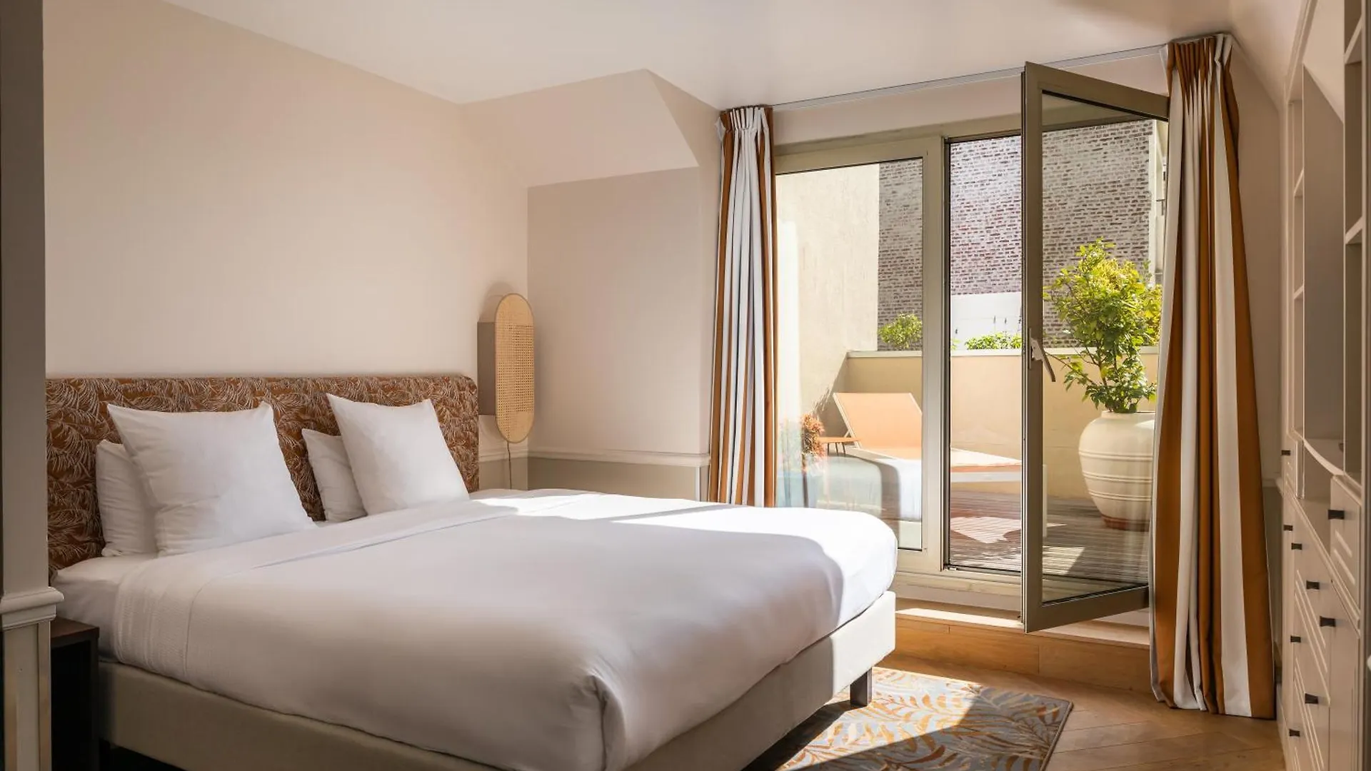 Hotel Royal Garden Champs-elysees Paris