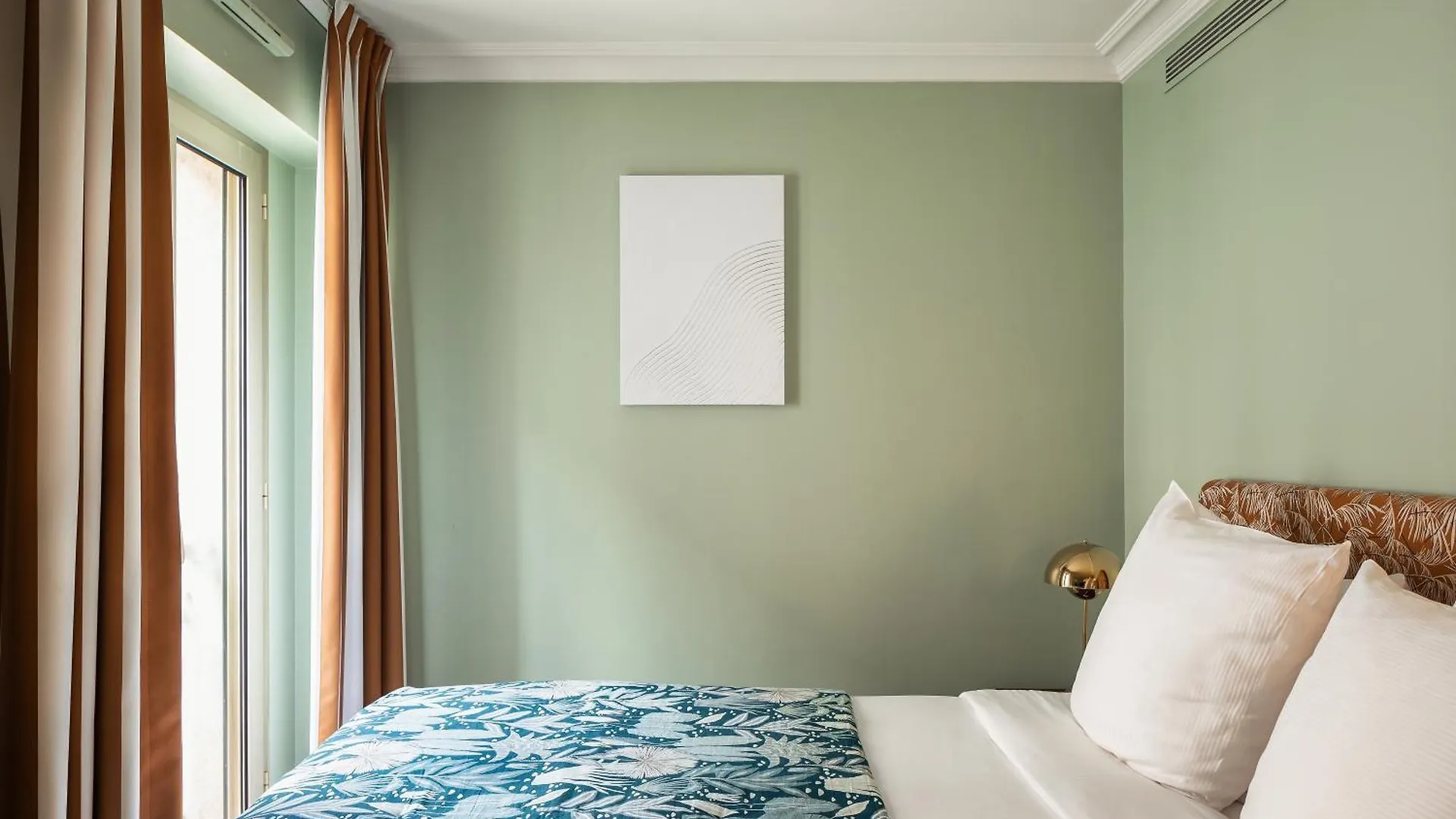Royal Garden Champs-elysees Hotel 4*