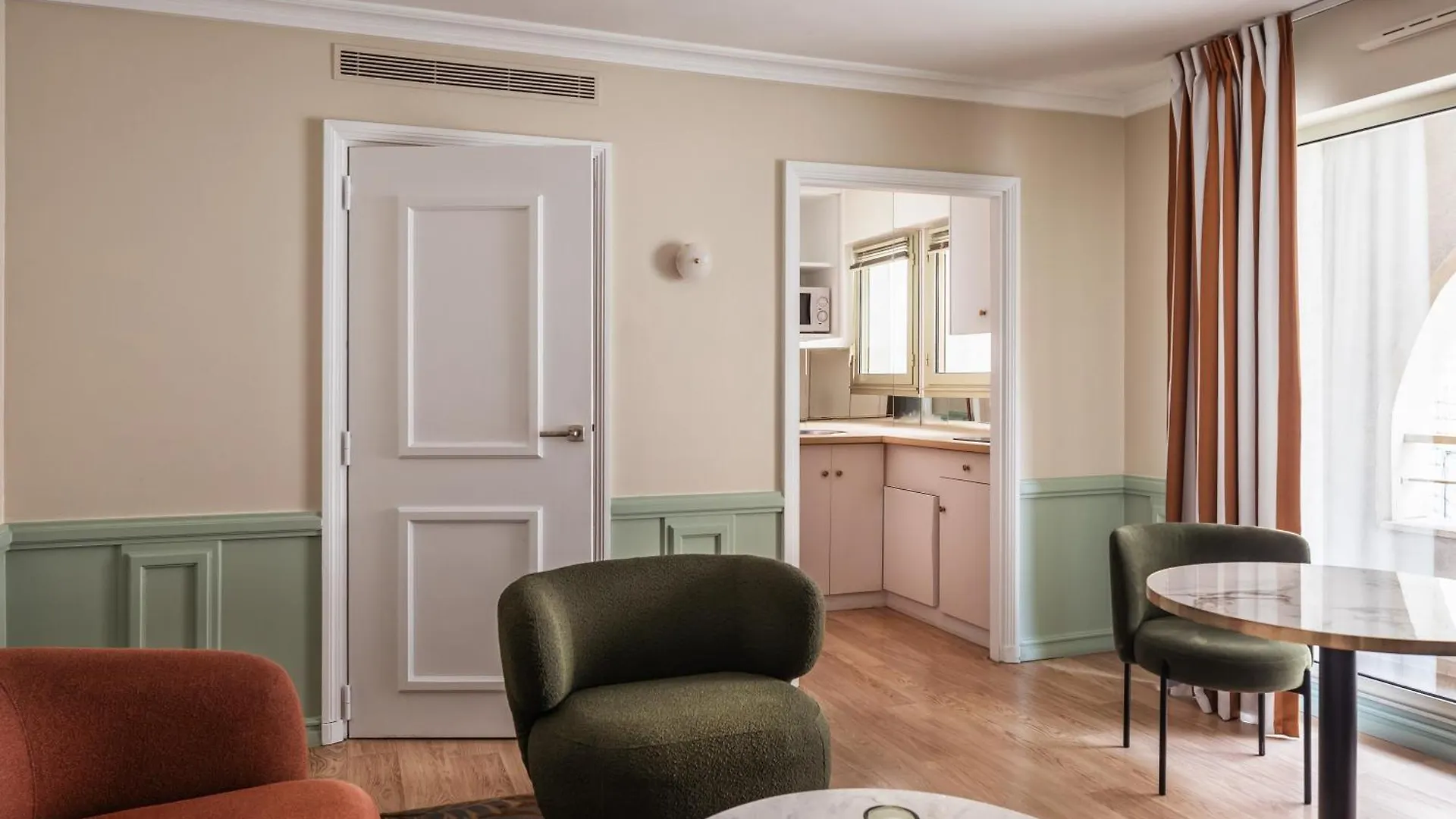 Royal Garden Champs-elysees 4* Paris