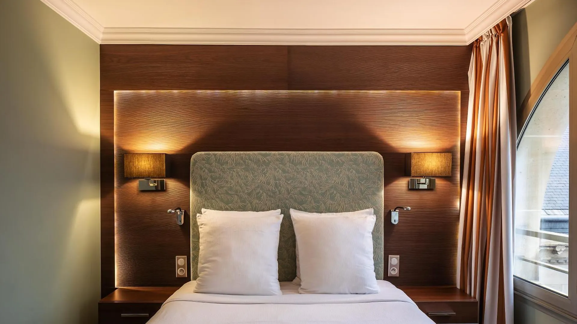 Royal Garden Champs-elysees Hotel
