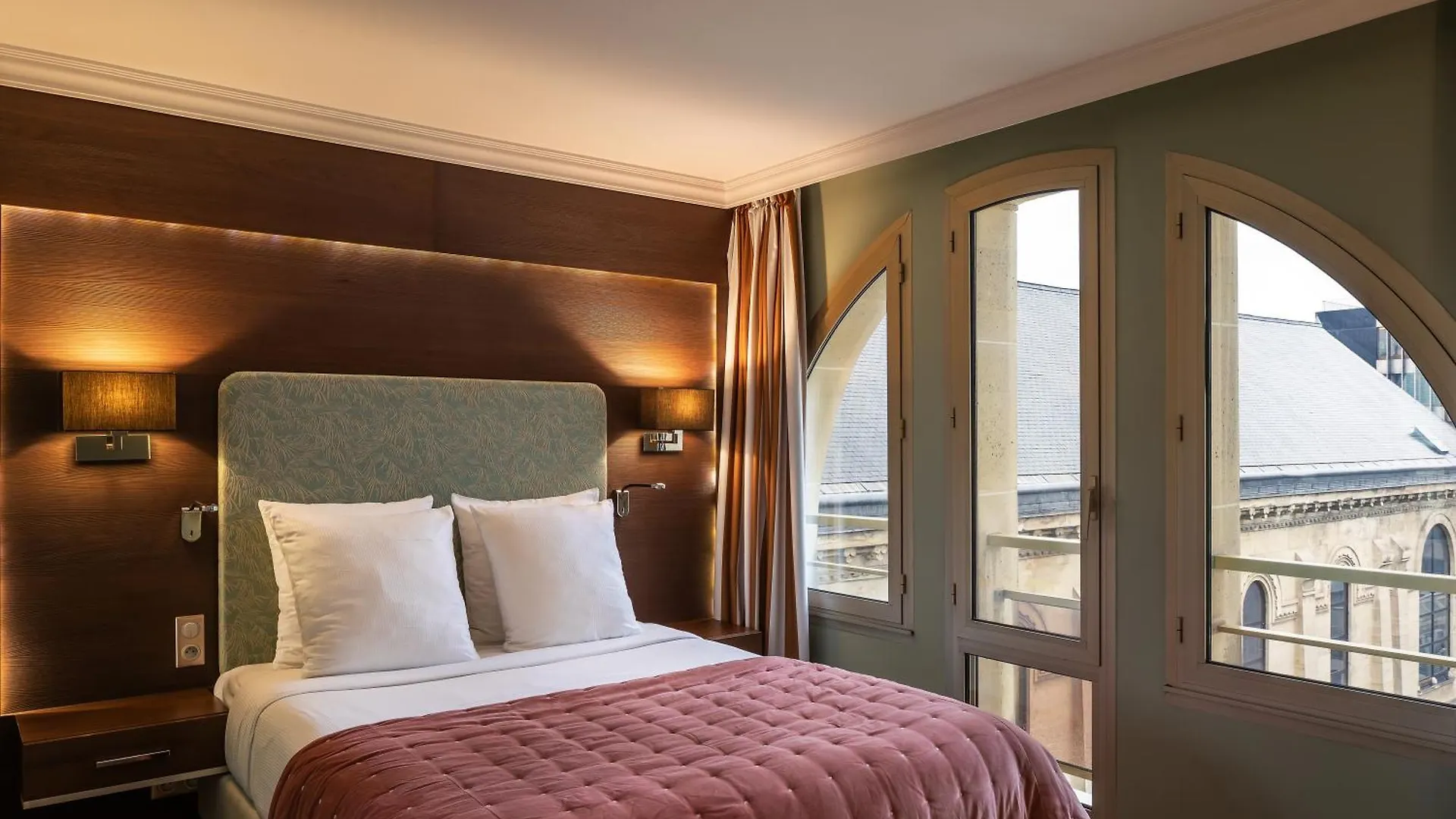 Hotel Royal Garden Champs-elysees 4*