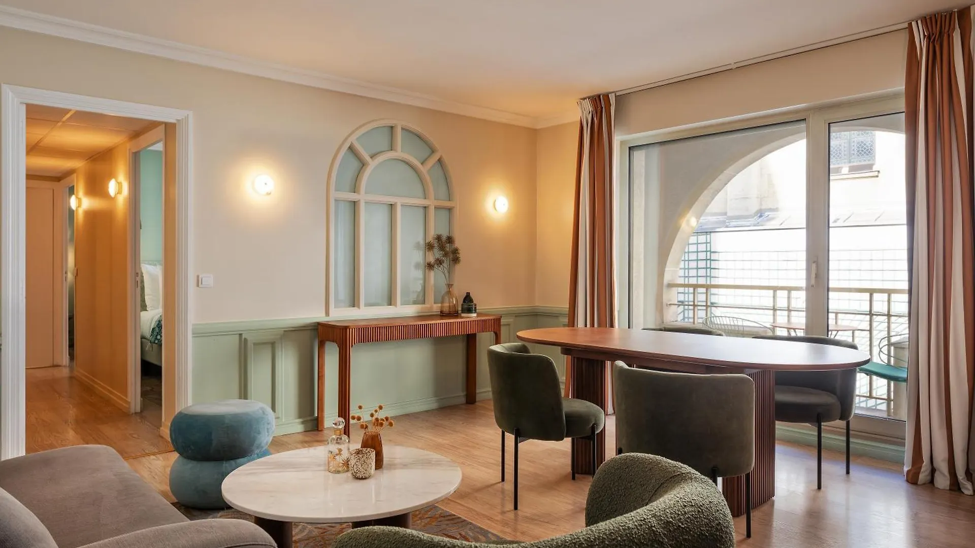 Royal Garden Champs-elysees Hotel 4*