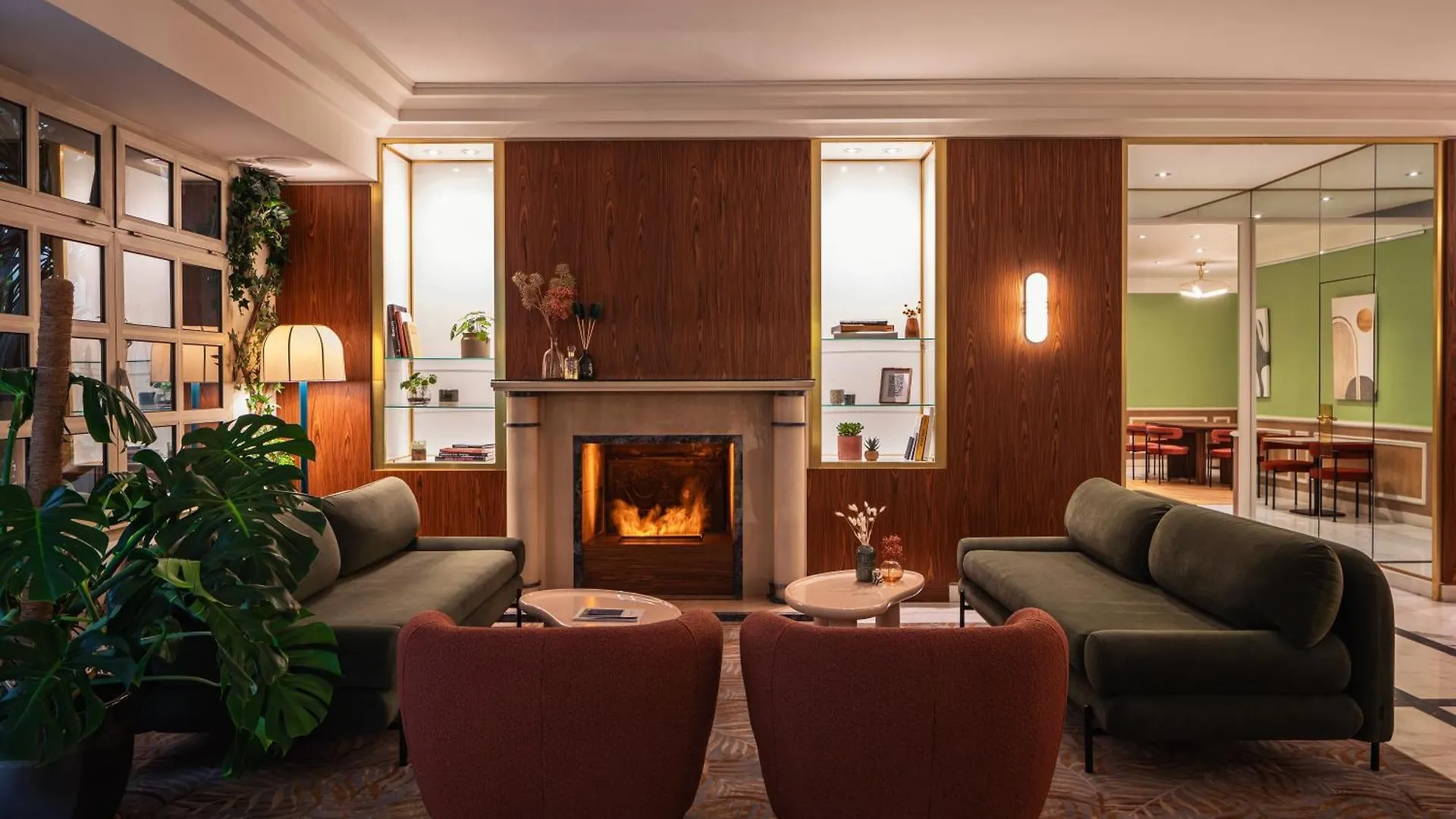 Hotel Royal Garden Champs-elysees 4*