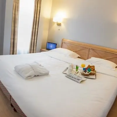 Hotel Royal Garden Champs-elysees