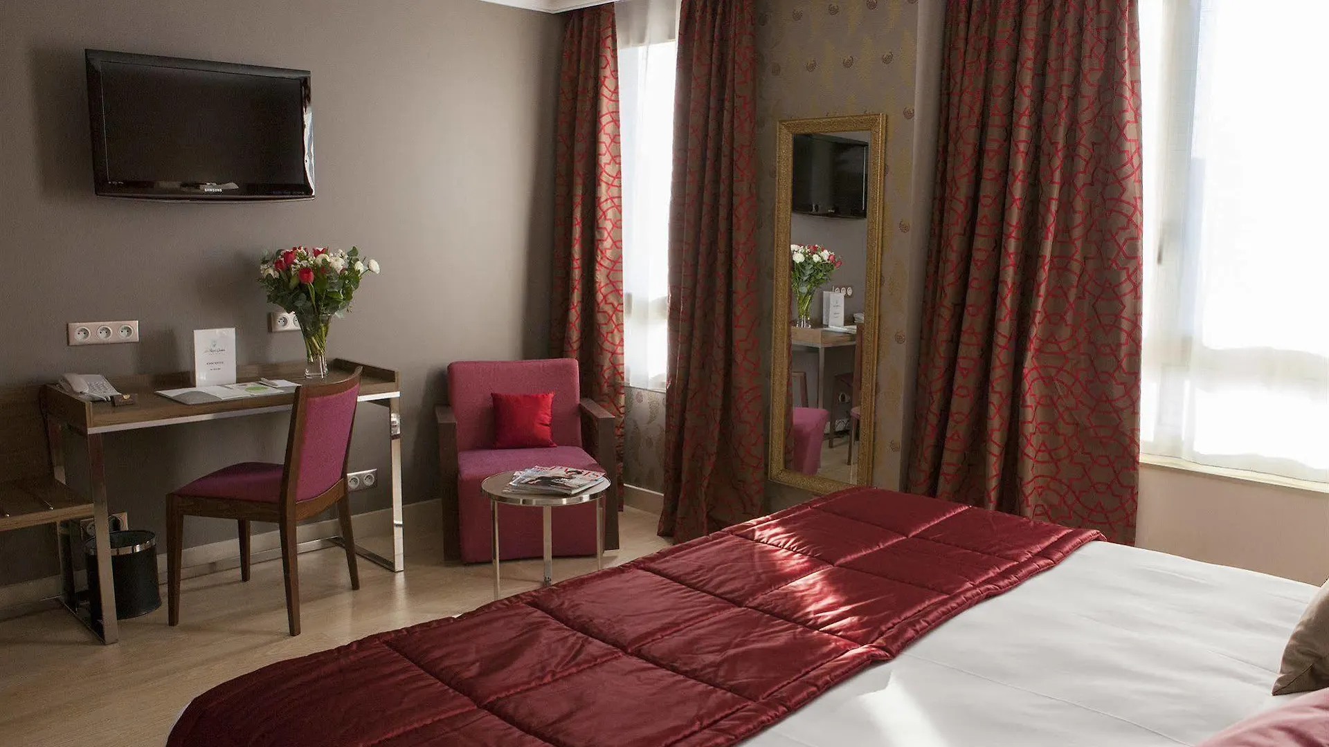 Hotel Royal Garden Champs-elysees 4*